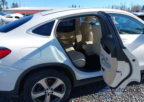 2017 Mercedes-Benz Glc 300 Coupe 4Matic z USA, uszkodzony, nr VIN WDC0J4KB4HF189970